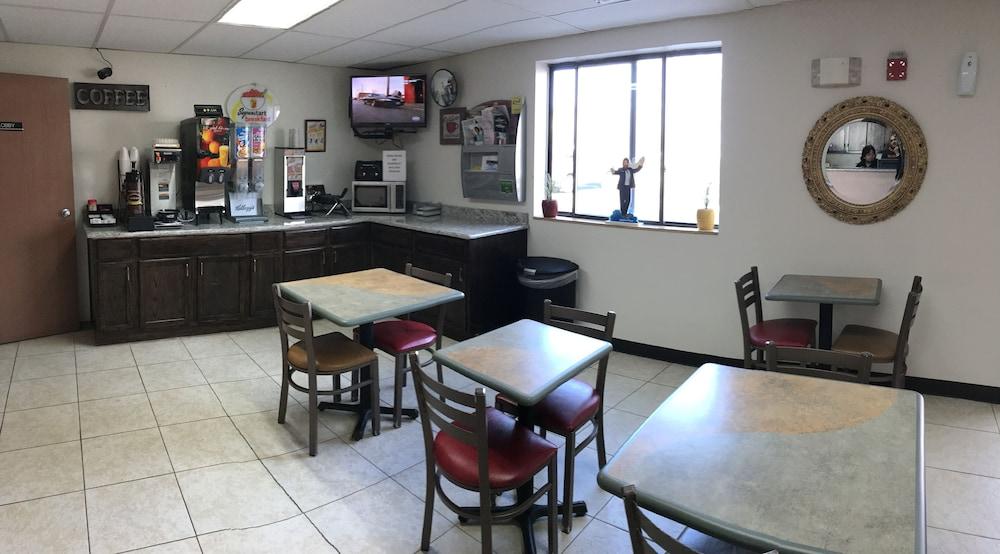 美林维尔-加里地区温德姆速8酒店 梅里尔维尔 外观 照片